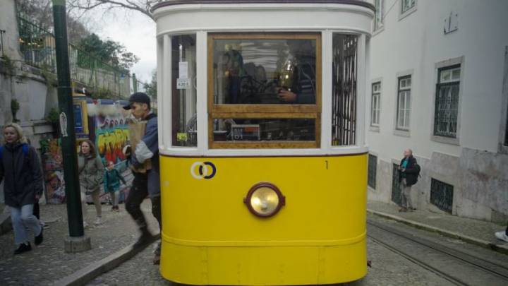 Así funciona el famoso funicular de Lisboa