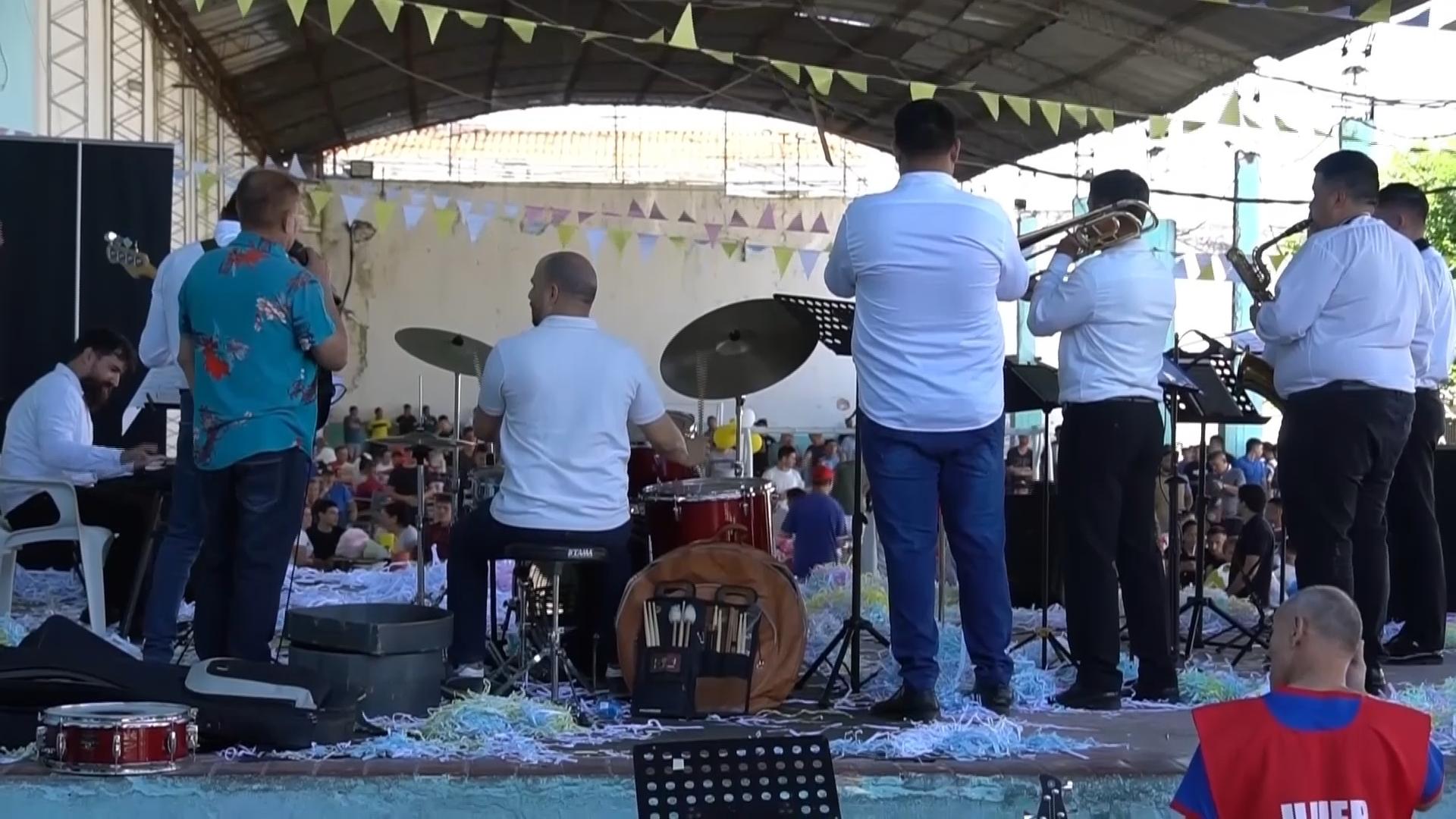 Inmates at Paraguay's largest prison in Paraguay treated to a rare jazz concert
