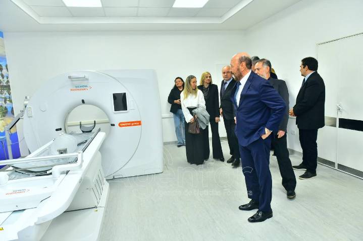 Gildo Insfrán inauguró moderno tomógrafo en hospital de El Colorado
