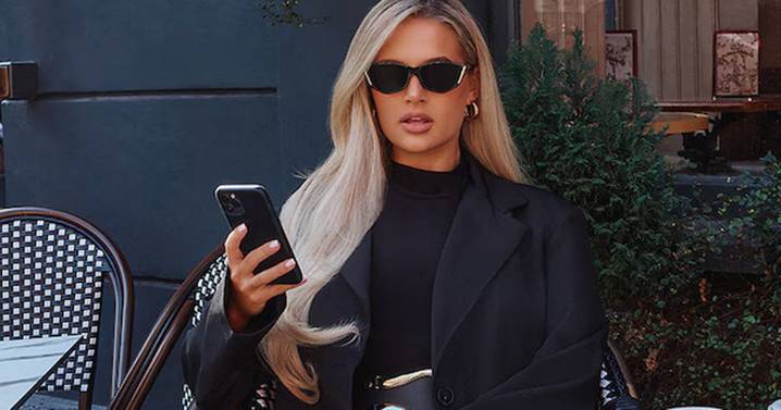 'Stylish' blazer worn by Molly Mae reduced to £16 in PrettyLittleThing sale