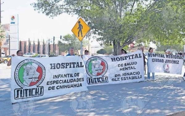 Protestan médicos por conflictos sindicales