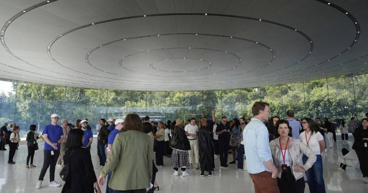 Apple unveils its latest iPhone lineup