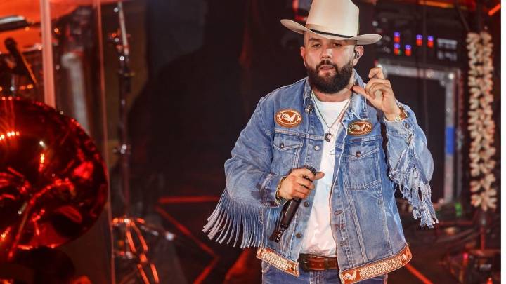 Carín León impone récord en Las Vegas