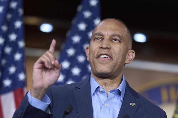 Hakeem Jeffries issues biting warning to businesses bending to Trump