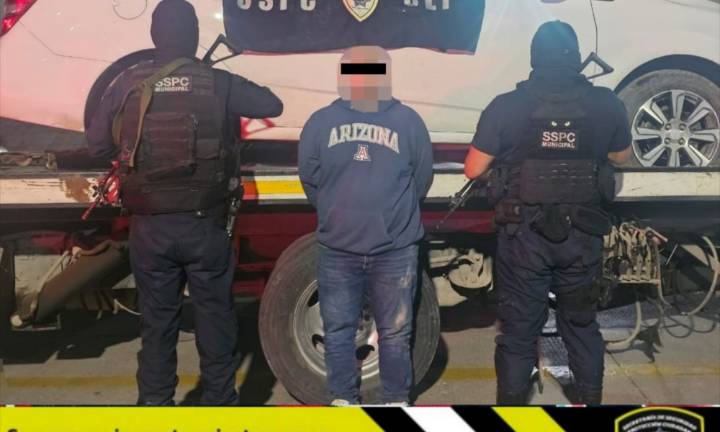 A punta de pistola roba auto a chofer de plataformas, fue detenido de inmediato