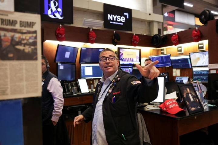 Trading Day: Tech rebounds, jobs worries deepen
