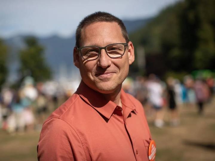 Avi Lewis launches NDP leadership bid promising a 'public option' for groceries