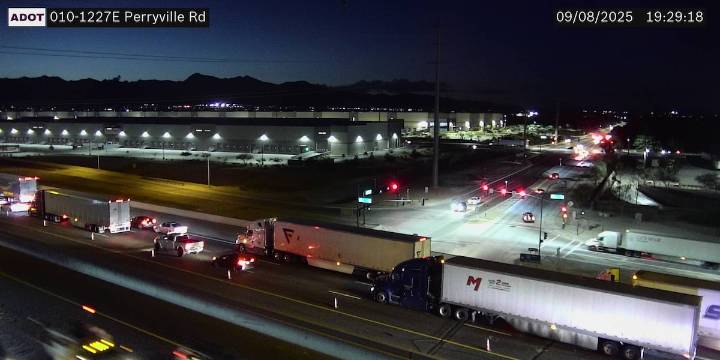 Crash partially closes I-10 in Buckeye