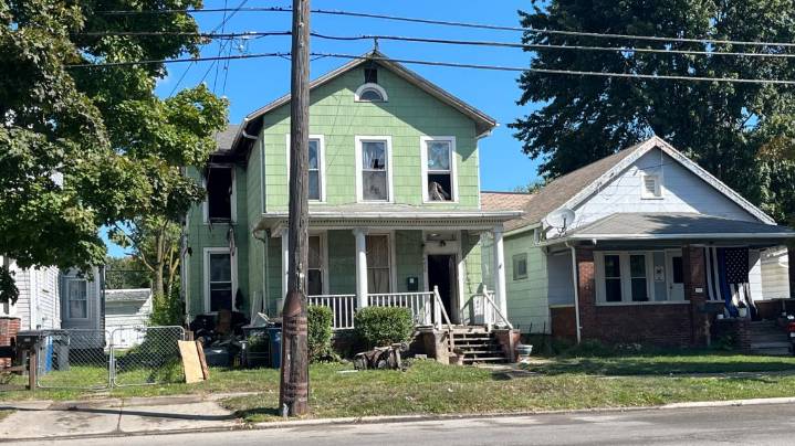 Fire breaks out at south Toledo home; no injuries to people or pets, Toledo Fire and Rescue says