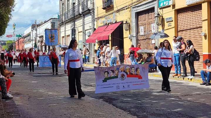 Acámbaro celebra con desfile el 215 aniversario del inicio de la Independencia