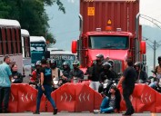 Interminable caos en vía al Suroeste: continuará este martes el bloqueo en el peaje de Amagá