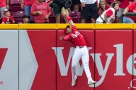 Deadspin | Reds nip Pirates to pull within half-game of 3rd NL wild card