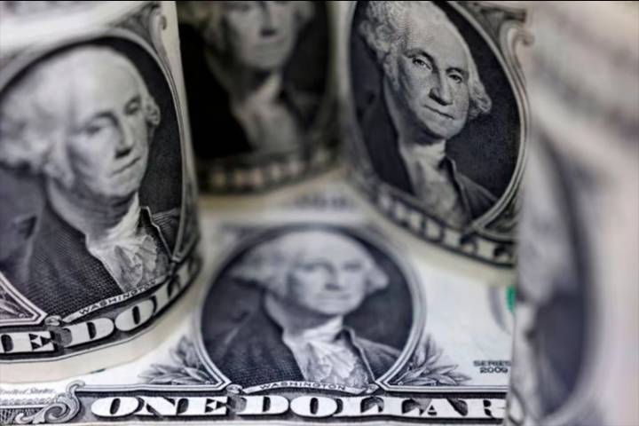 El dólar oficial subió $25 y cerró a $1385, un nuevo máximo desde la salida del cepo