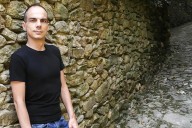 Los tres libros de Alberto Conejero: un poemario, el ensayo de un Nobel y un mapa íntimo sobre el duelo