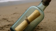 Unos estudiantes topan con una botella con una nota de 1825: la firma es de una figura importante