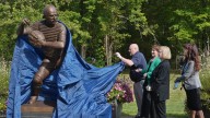 Kent State unveils Thurman Munson statue at Schoonover Stadium