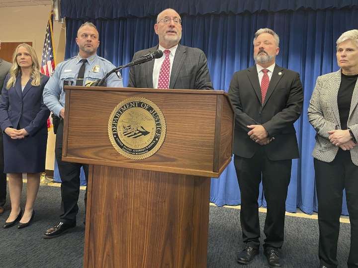 Man pleads guilty to charges for fires at Minnesota mosques