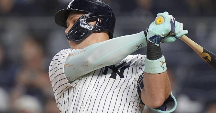 Judge hits 359th career homer, passing Hall of Famer Yogi Berra