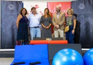 Grupo Por dona material de fisioterapia a Mar de Sonrisas gracias al programa Alma Solidaria
