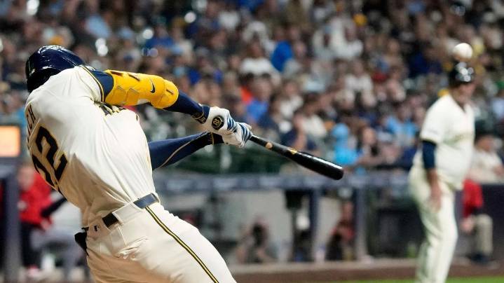 Yelich gets his 100th RBI as Brewers beat Angels 5