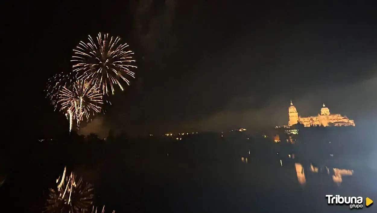 Salamanca siente la pólvora e ilumina su cielo en honor a la Virgen de la Vega