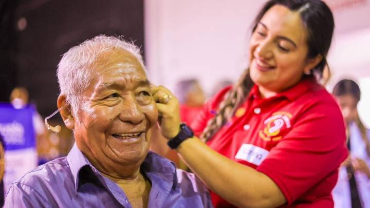 Reynosa impulsa campaña auditiva; más de 150 personas reciben aparatos auditivos