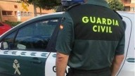 Un atracador encapuchado asalta con un cuchillo jamonero una gasolinera en Coirós y es detenido por la Guardia Civil