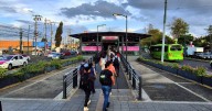 Metrobús descarta prohibición de mochilas y pide a usuarios portarlas de forma responsable