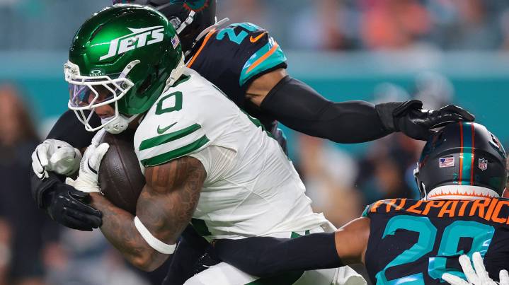 Jets’ Braelon Allen exits MNF game vs. Dolphins with leg injury