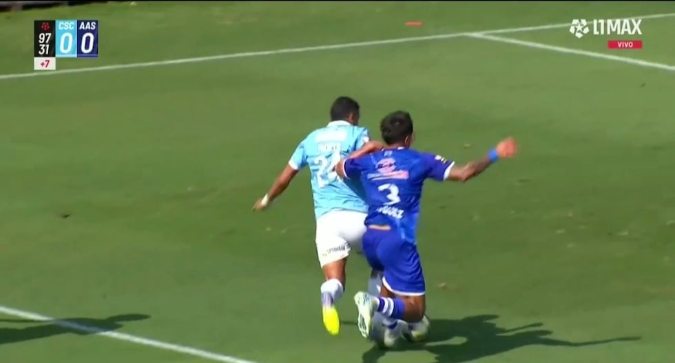 ¿Fue penal? Fernando Pacheco cayó en área rival en la última jugada del partido entre Sporting Cristal y Alianza Atlético últimas