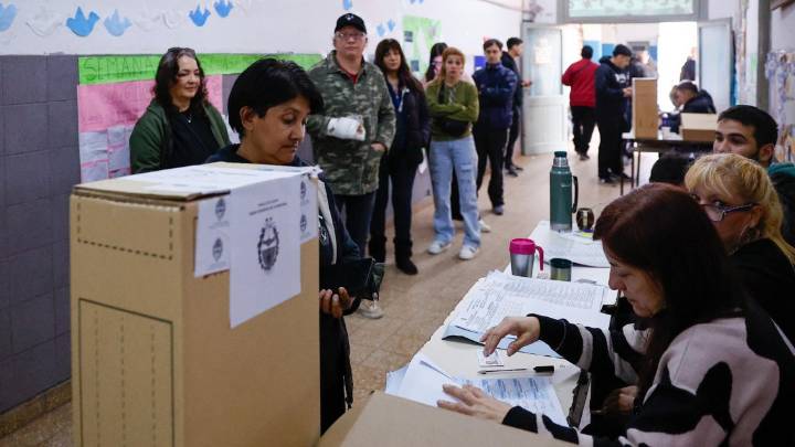 La provincia de Buenos Aires realiza con normalidad una elección clave en Argentina