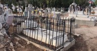 Trabajadores sin equipo paralizan entierros en la ciudad