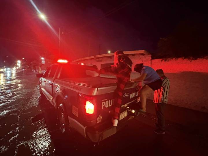 Atendió Policía Municipal 54 reportes de emergencia durante lluvias presentadas la noche del sábado