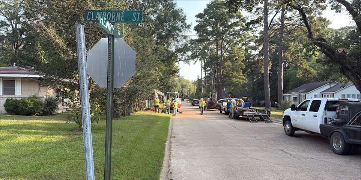 Reported gas leak in Pineville