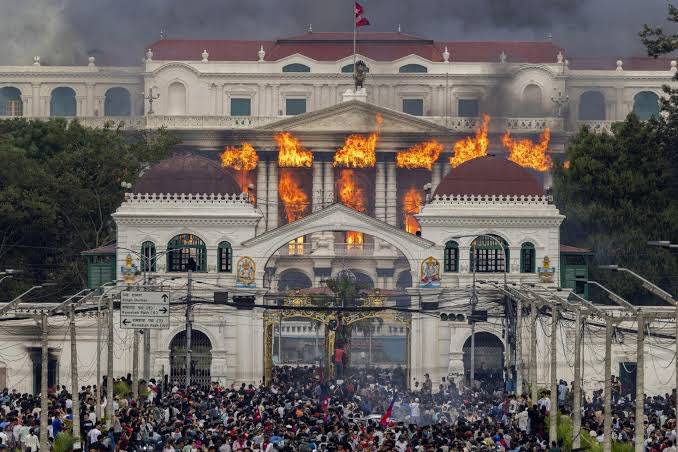 Escalada de protestas en Nepal deja 22 muertos y una crisis de gobierno