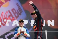 Verstappen cuestiona a Red Bull tras el GP de Países Bajos y respalda críticas de Checo Pérez