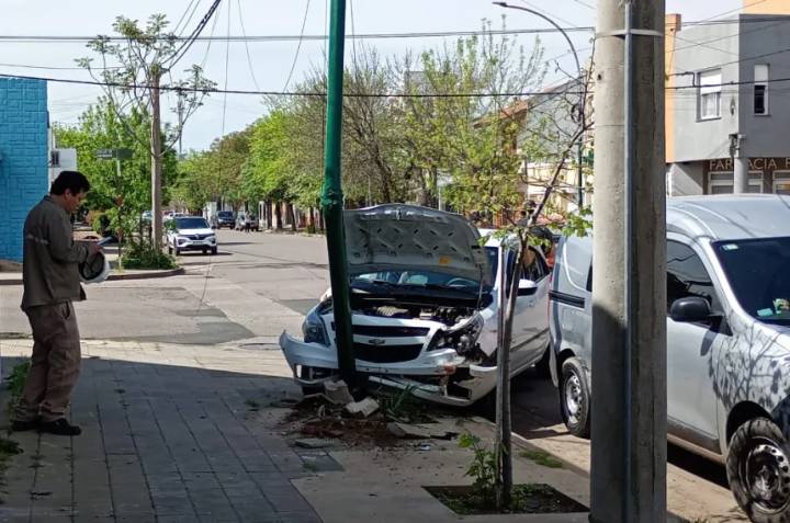 Un menor y un adulto hospitalizados tras un choque en Pico