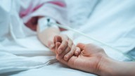 Fue al hospital pensando que tenía gripe y salió con las cuatro extremidades amputadas