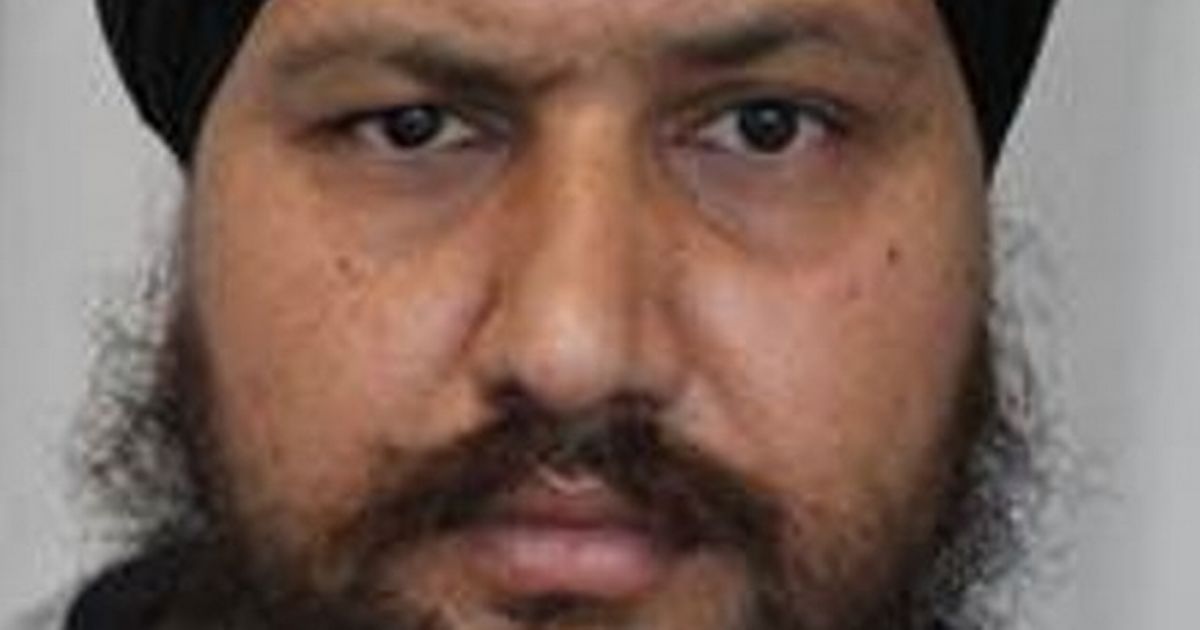Police hunt for wanted man with links to Coventry