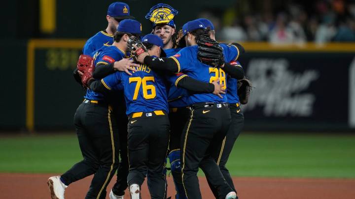 Mariners beat Rockies for 17th win in 18 games, secure first
