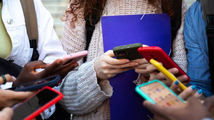 La ciudad japonesa que ha decidido introducir un 'límite' de dos horas diarias para el uso del móvil