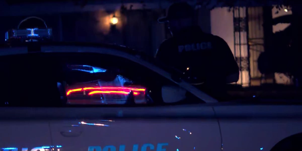 Father held at gunpoint in front of two children, phone and money stolen, according to MPD