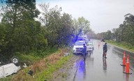 Muere un hombre al volcar su camioneta en el Camino San Francisco