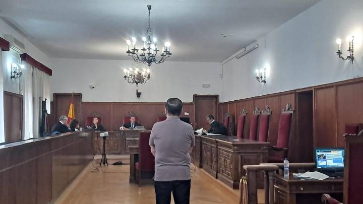 El acusado de consultas 384 veces datos clínicos de familiares en Badajoz: "Lo hice porque me lo pedían"