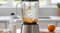 Licuar cáscara de naranja y vinagre: por qué recomiendan hacerlo y para qué sirve