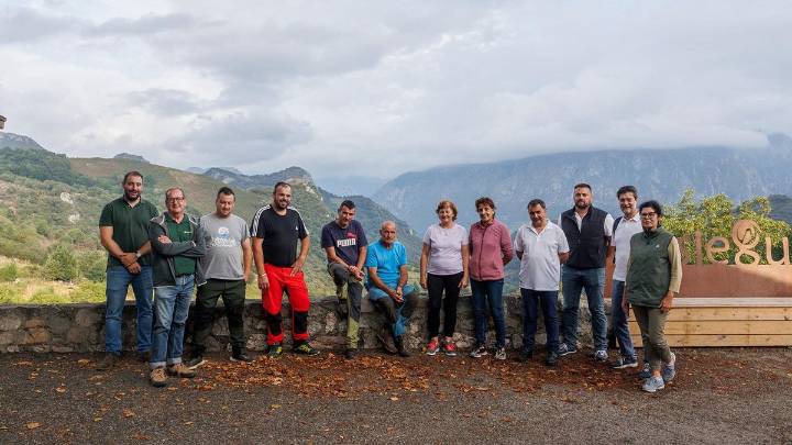 Colaboración para proteger el monte: ganaderos y Red Eléctrica unen fuerzas en Cabrales