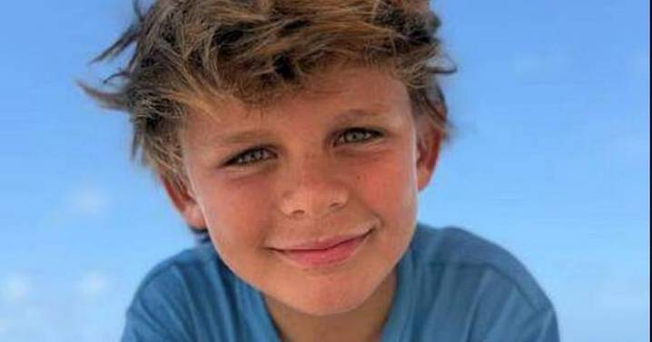 Hero 10-year-old girl rescues brother from horror shark attack after leg bite