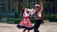"Quiero bailar una cueca por ella": La historia de bailarina que se enteró de la muerte de su madre en plena competencia