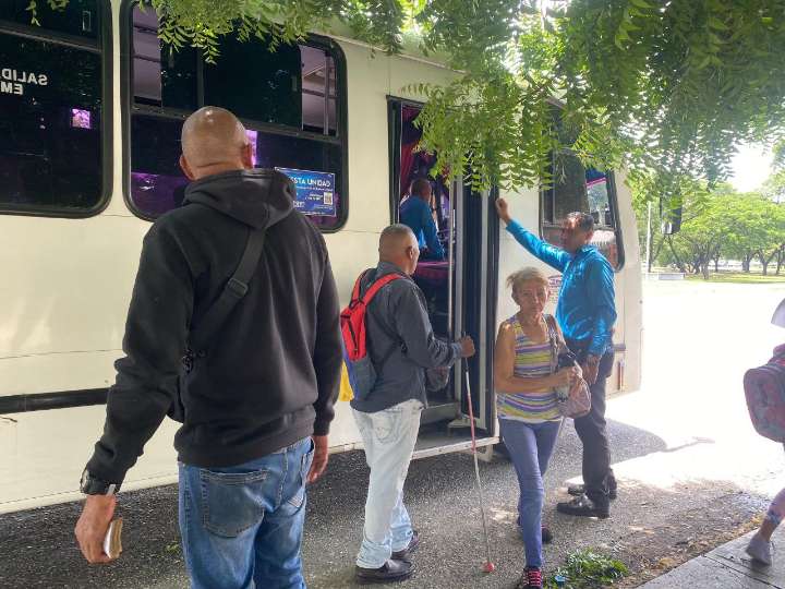 Usuarios denuncian nuevo aumento del pasaje en rutas suburbanas