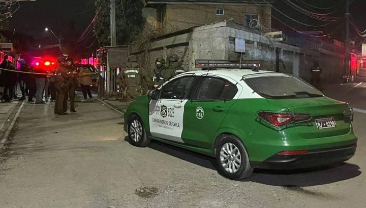 Dos sujetos mueren acribillados fuera de casa en Puente Alto: víctimas serían hermanos